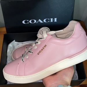 Coach sneakers in pink very comfortable!